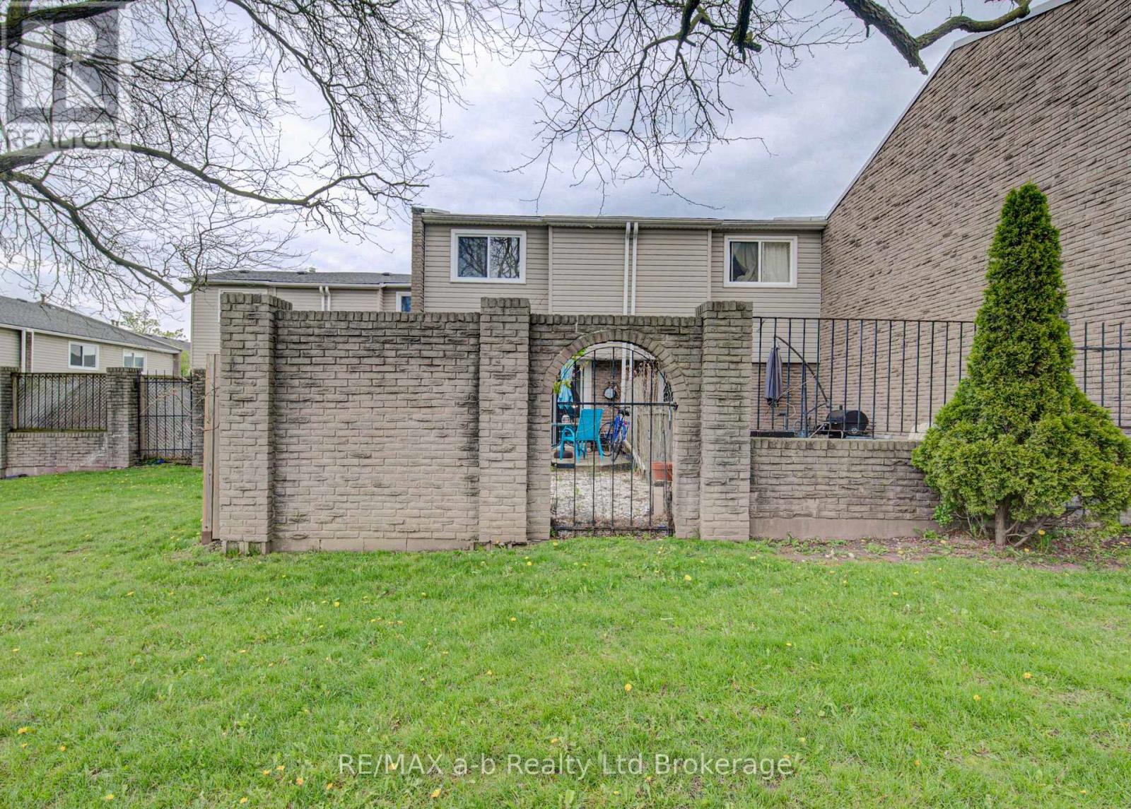 #18 224F HARVARD PLACE - 29