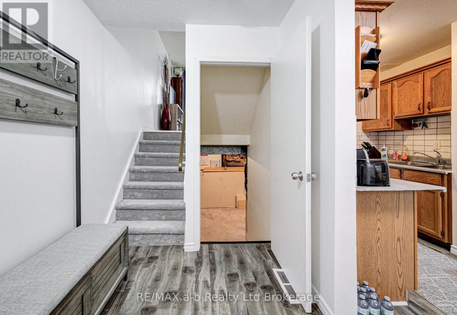 #18 224F HARVARD PLACE - 3