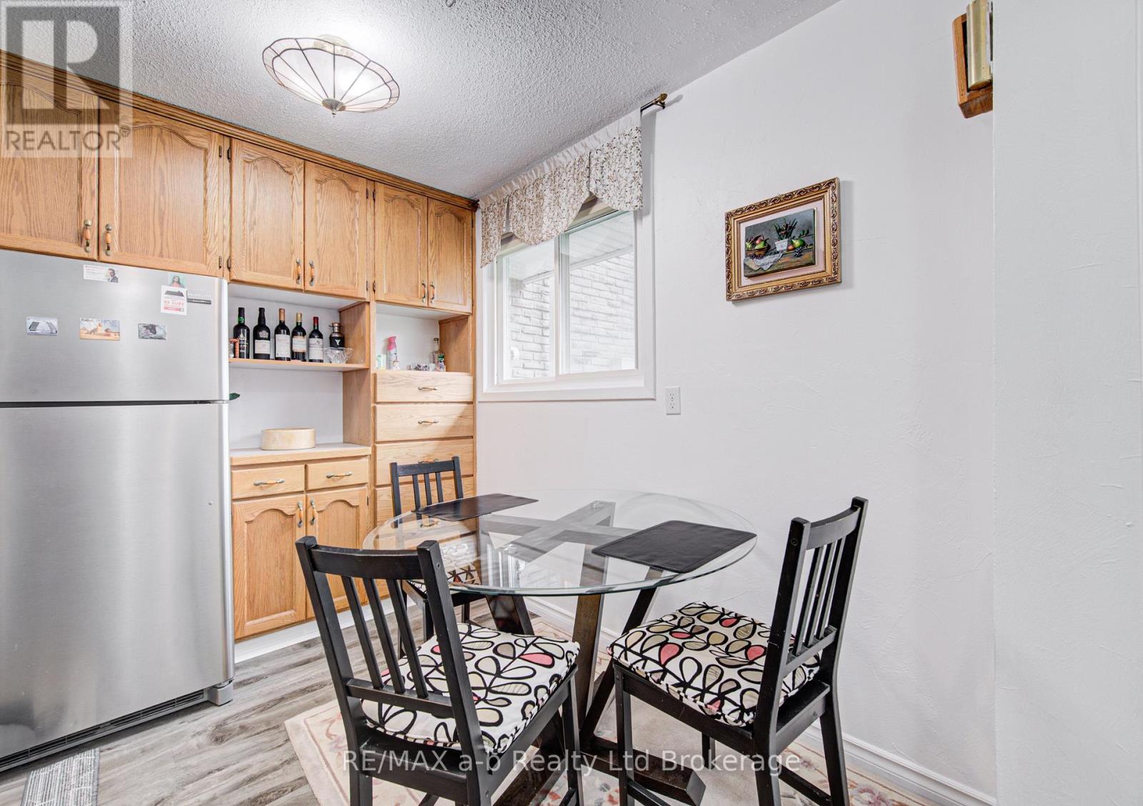 #18 224F HARVARD PLACE - 4