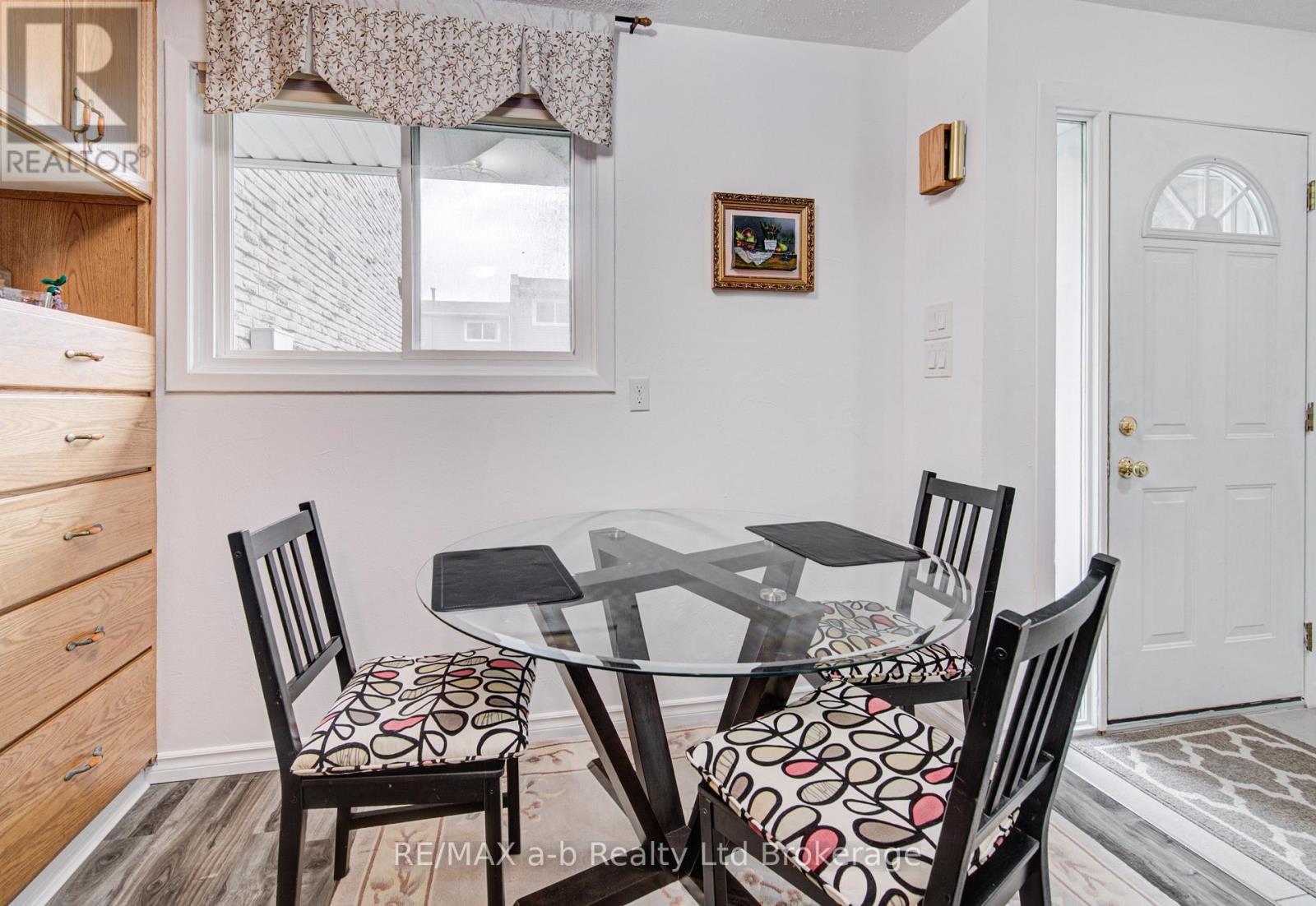 #18 224F HARVARD PLACE - 5
