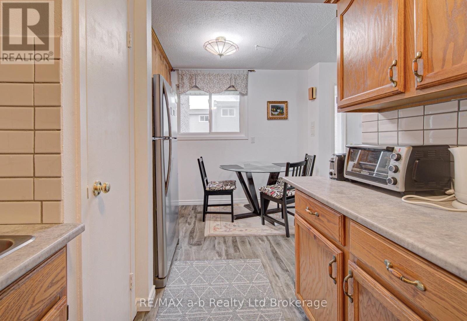 #18 224F HARVARD PLACE - 8