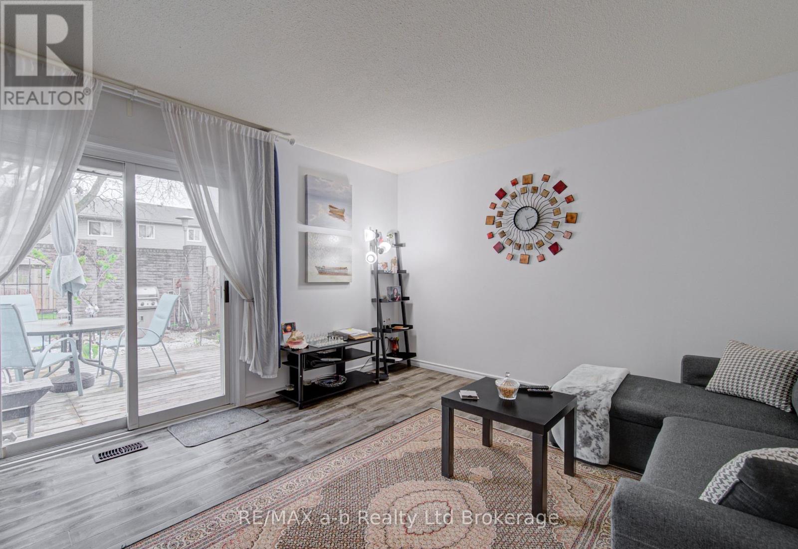 #18 224F HARVARD PLACE - 9