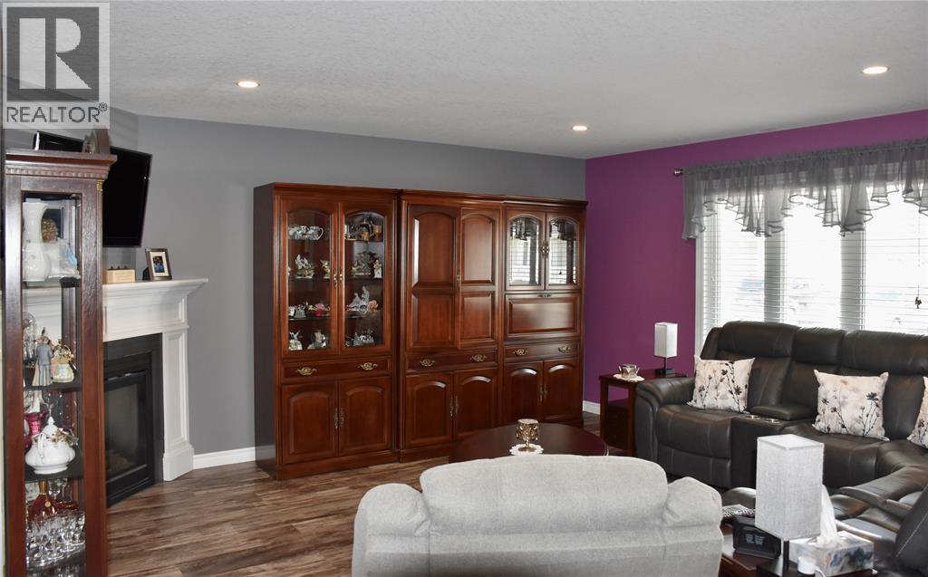 #410 5600 BLACKWELL Sideroad - 11