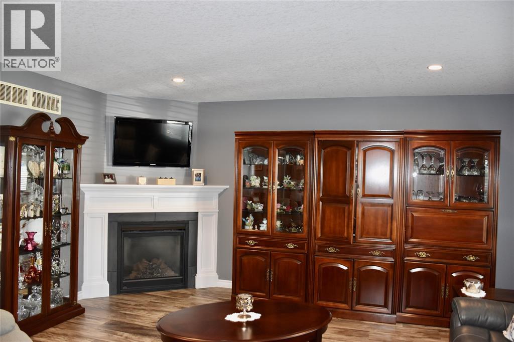 #410 5600 BLACKWELL Sideroad - 9