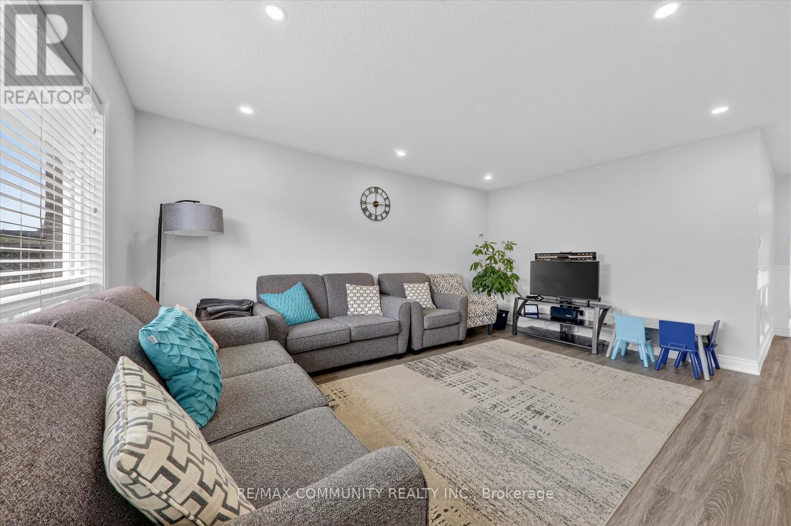 924 ZELINSKY CRESCENT - 16