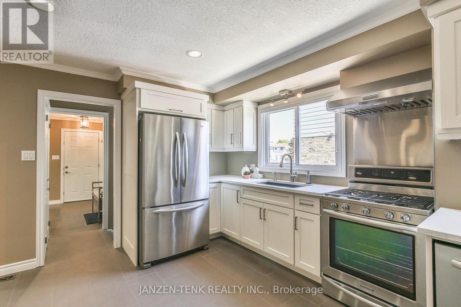 197 HIGHVIEW DRIVE - 16