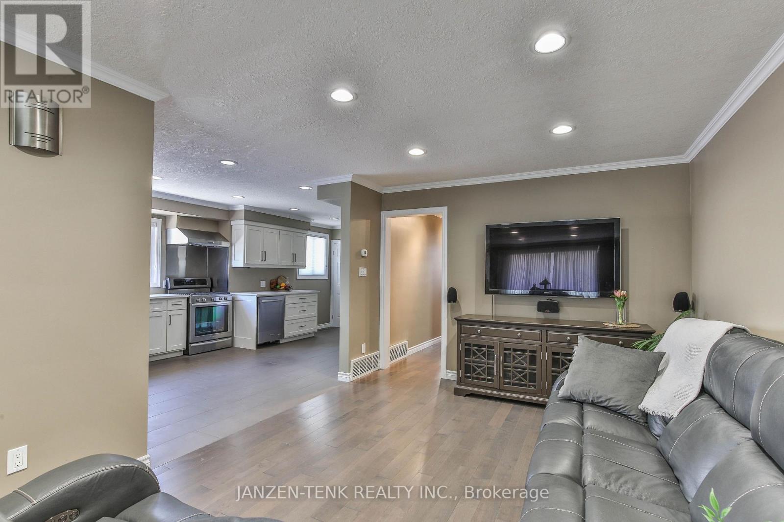 197 HIGHVIEW DRIVE - 8