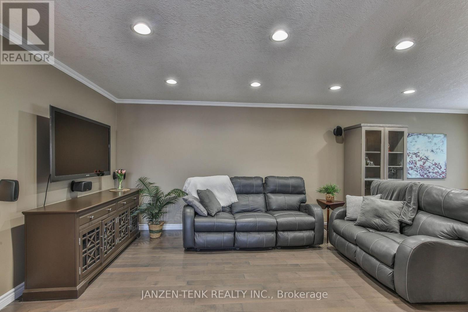 197 HIGHVIEW DRIVE - 9