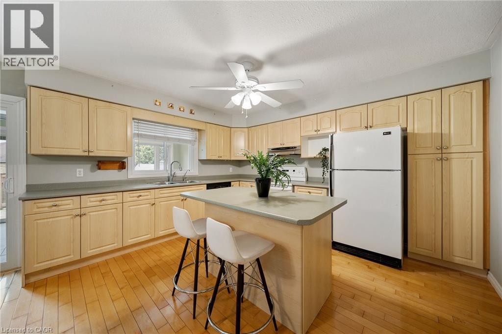 16 MACPHERSON Drive - 11