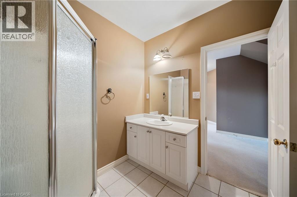 16 MACPHERSON Drive - 35