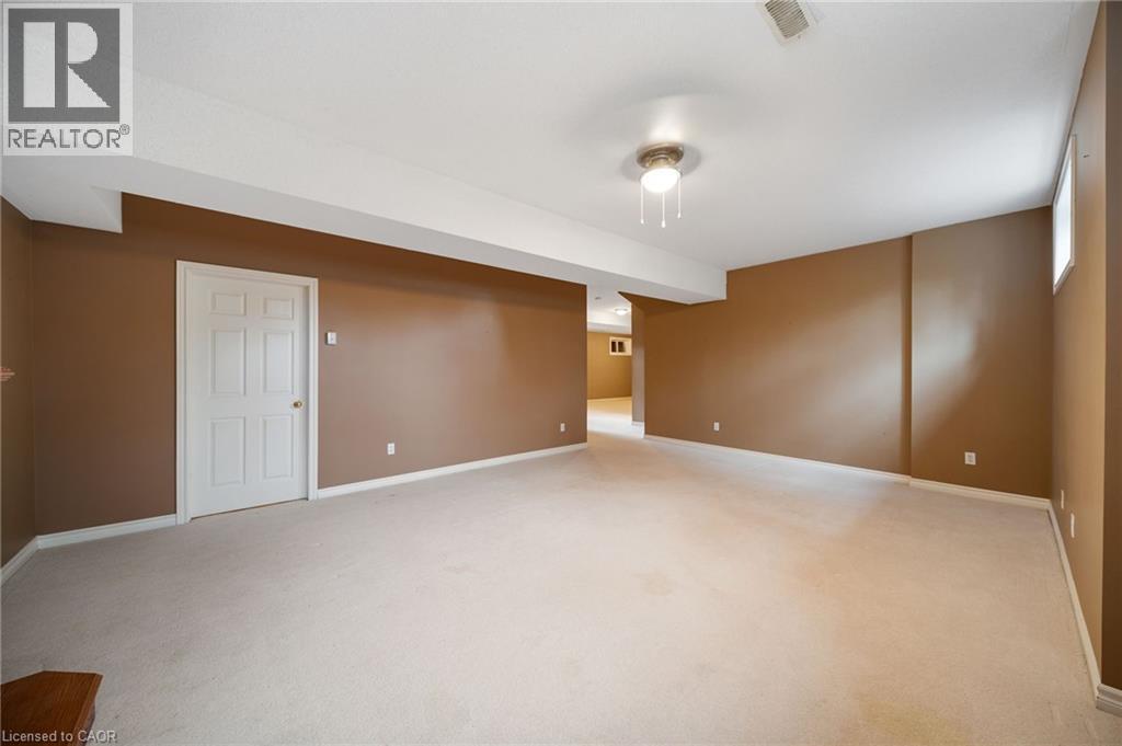 16 MACPHERSON Drive - 37