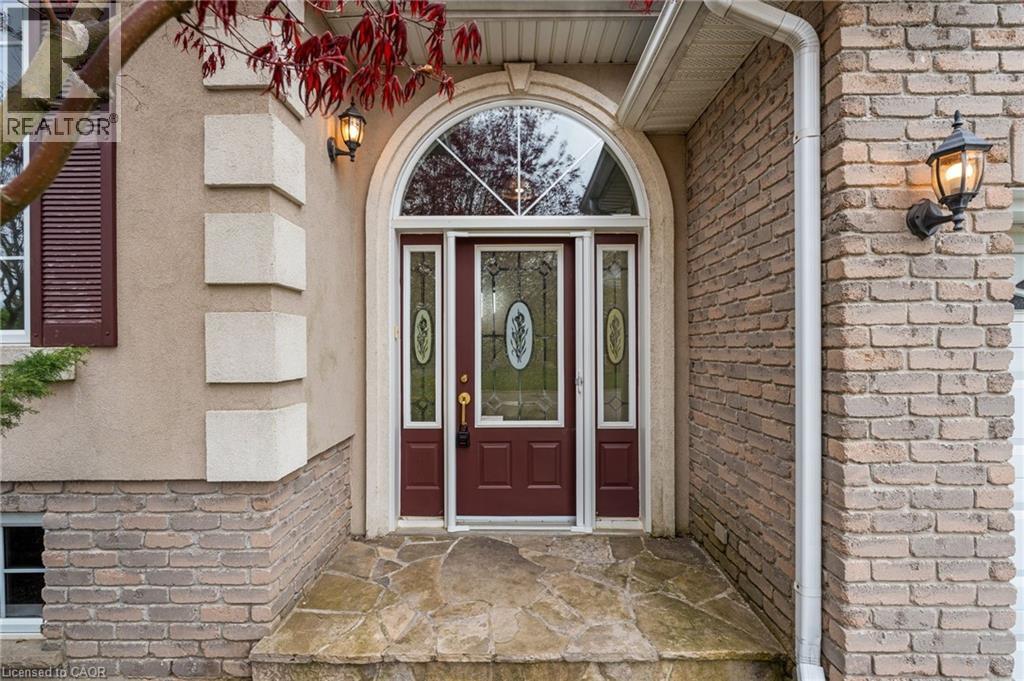 16 MACPHERSON Drive - 4