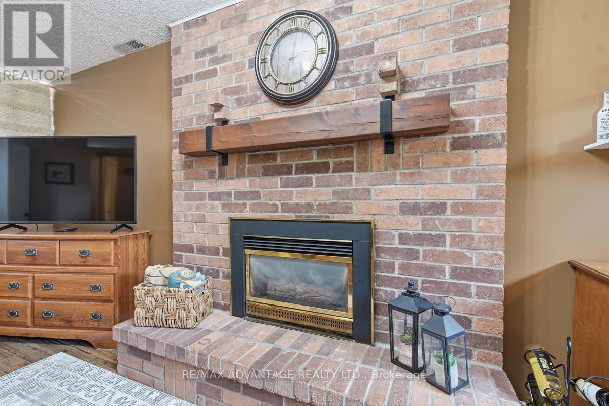 223 ARDSLEY CRESCENT - 28