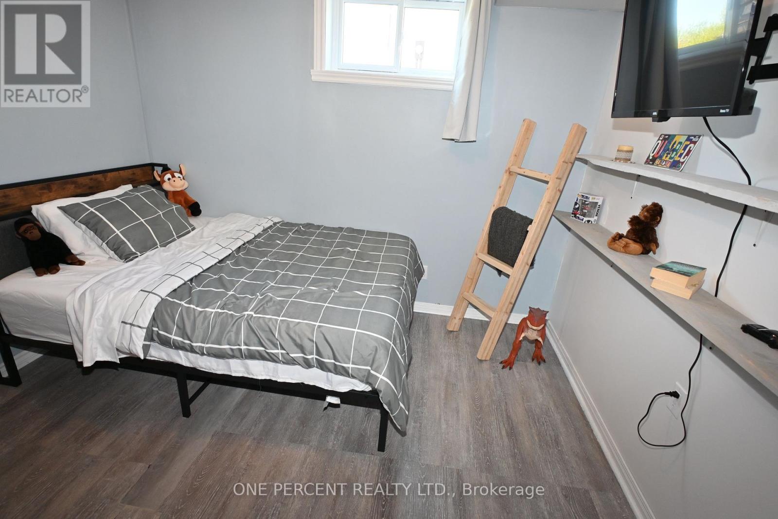 2010 RUE DU PARC STREET W - 12