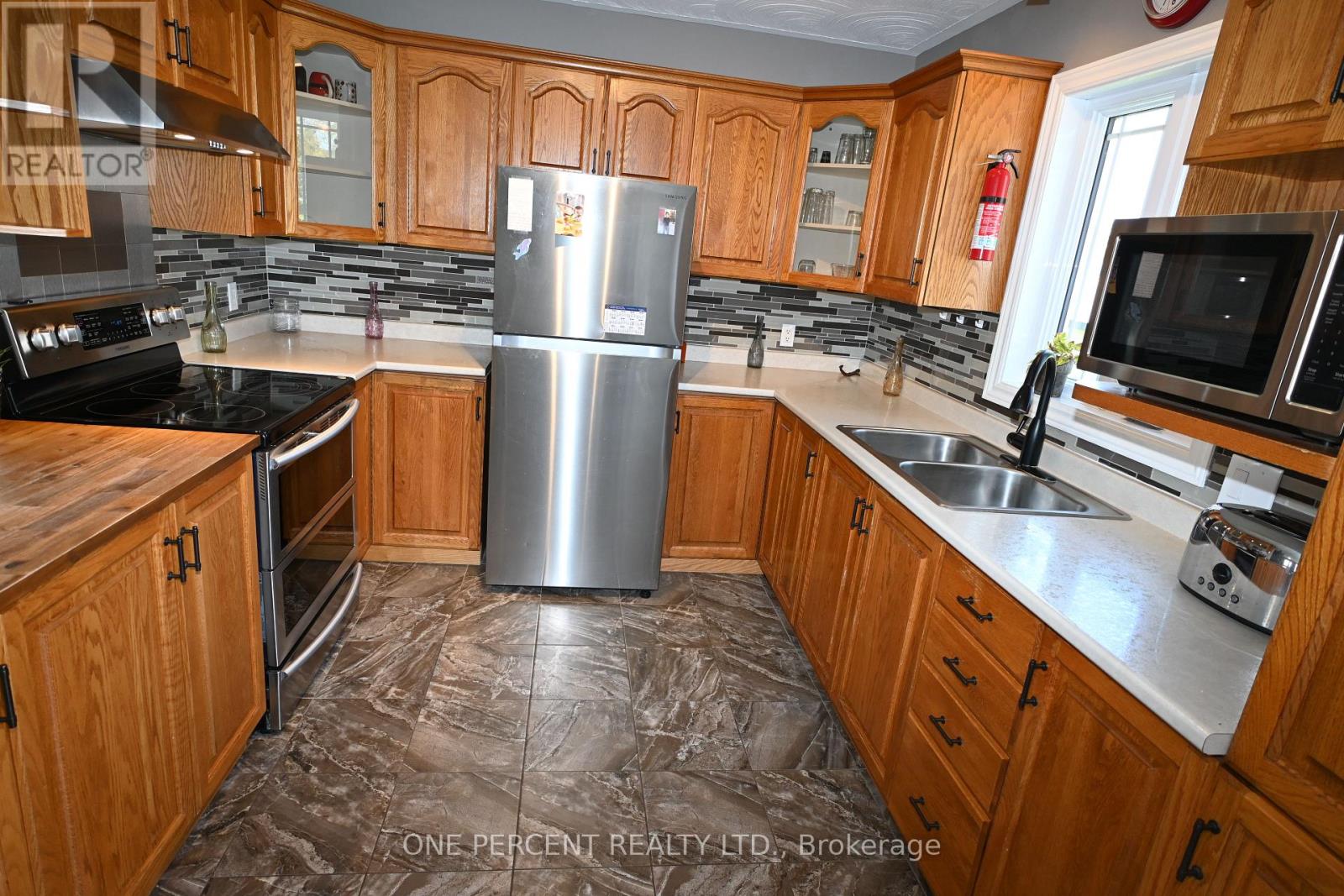 2010 RUE DU PARC STREET W - 4