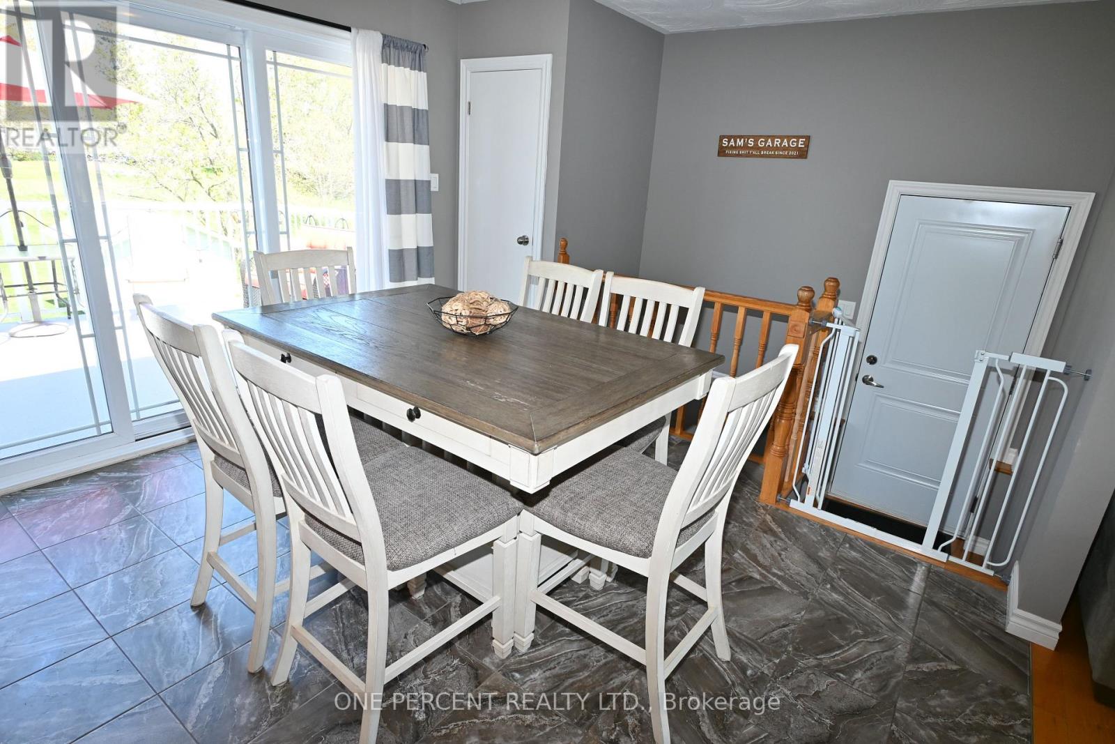 2010 RUE DU PARC STREET W - 5
