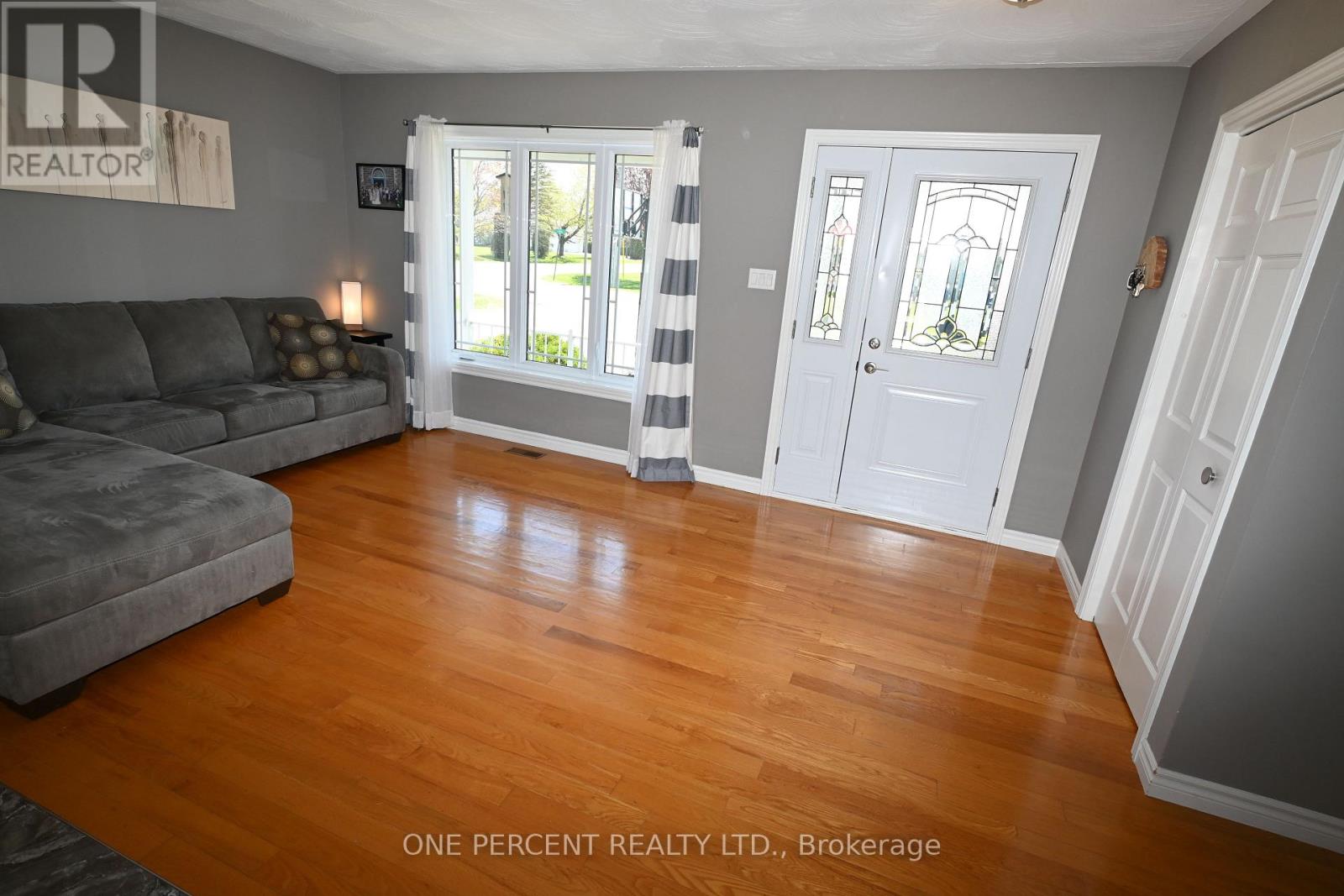 2010 RUE DU PARC STREET W - 7