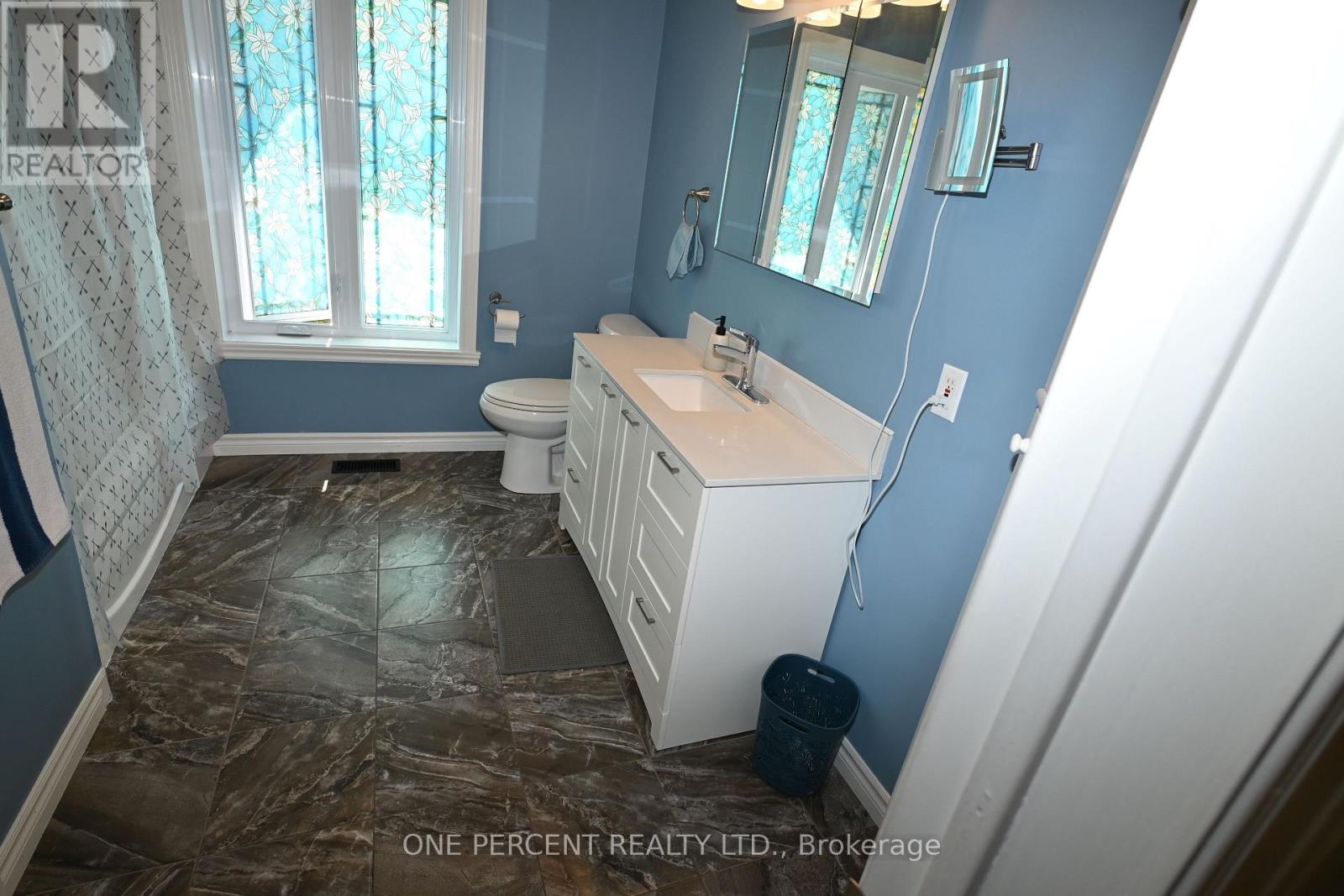 2010 RUE DU PARC STREET W - 8
