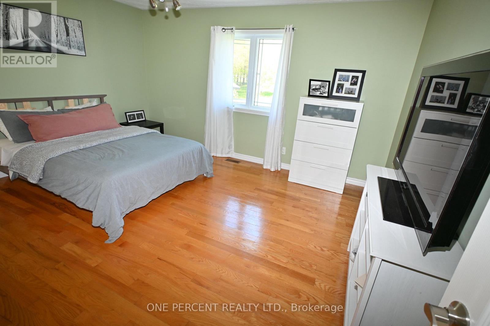 2010 RUE DU PARC STREET W - 9