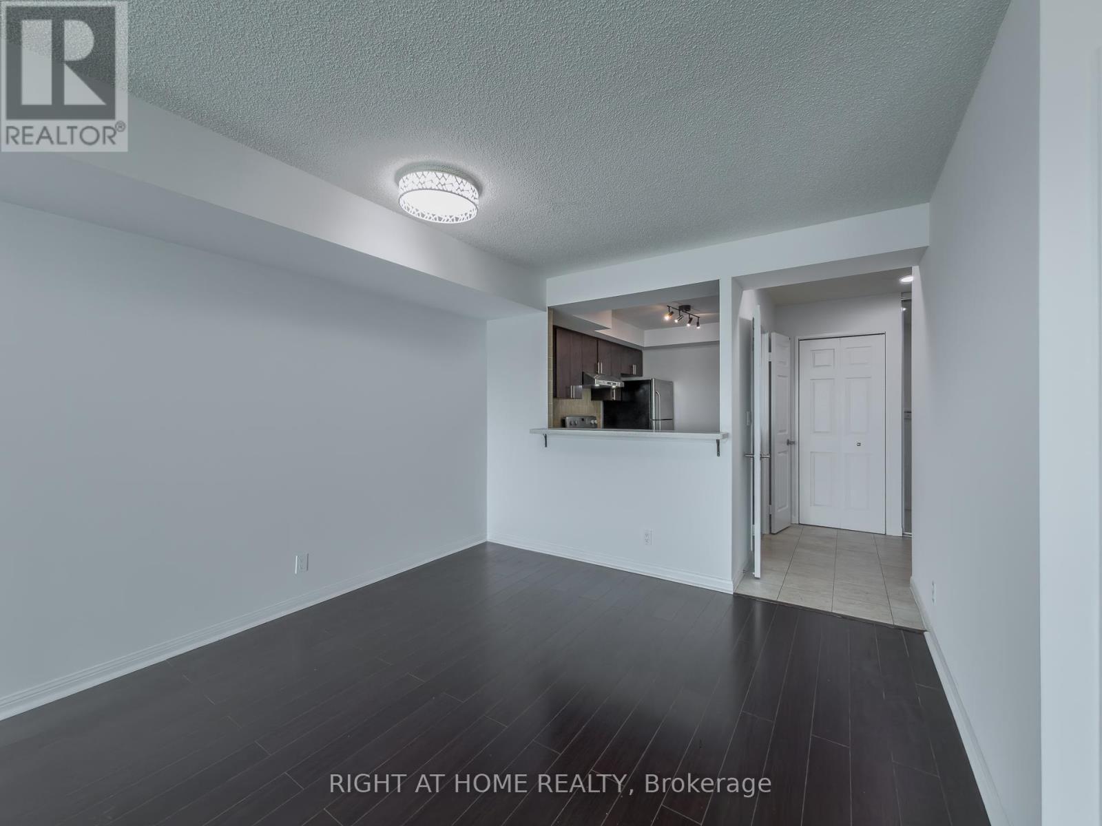 #1008 8 LEE CENTRE DRIVE - 12