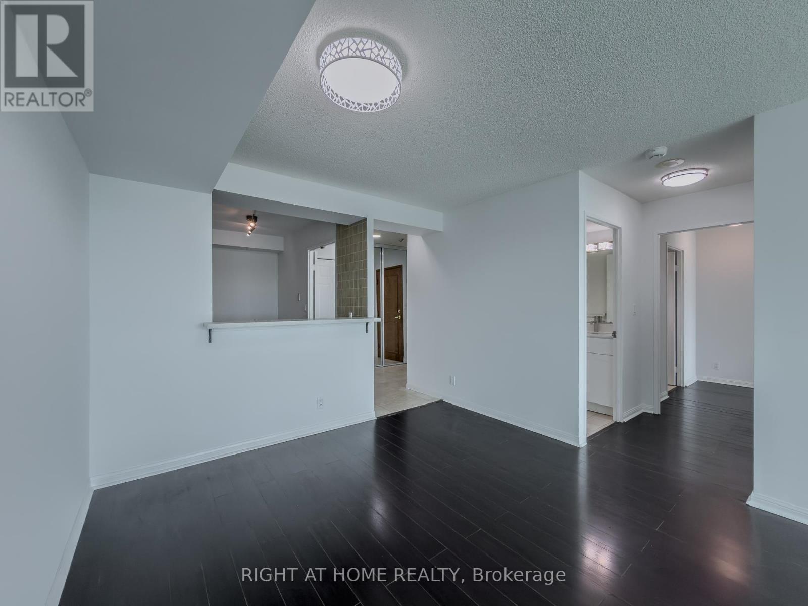 #1008 8 LEE CENTRE DRIVE - 14