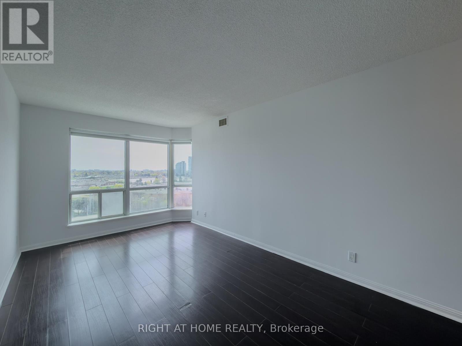 #1008 8 LEE CENTRE DRIVE - 17