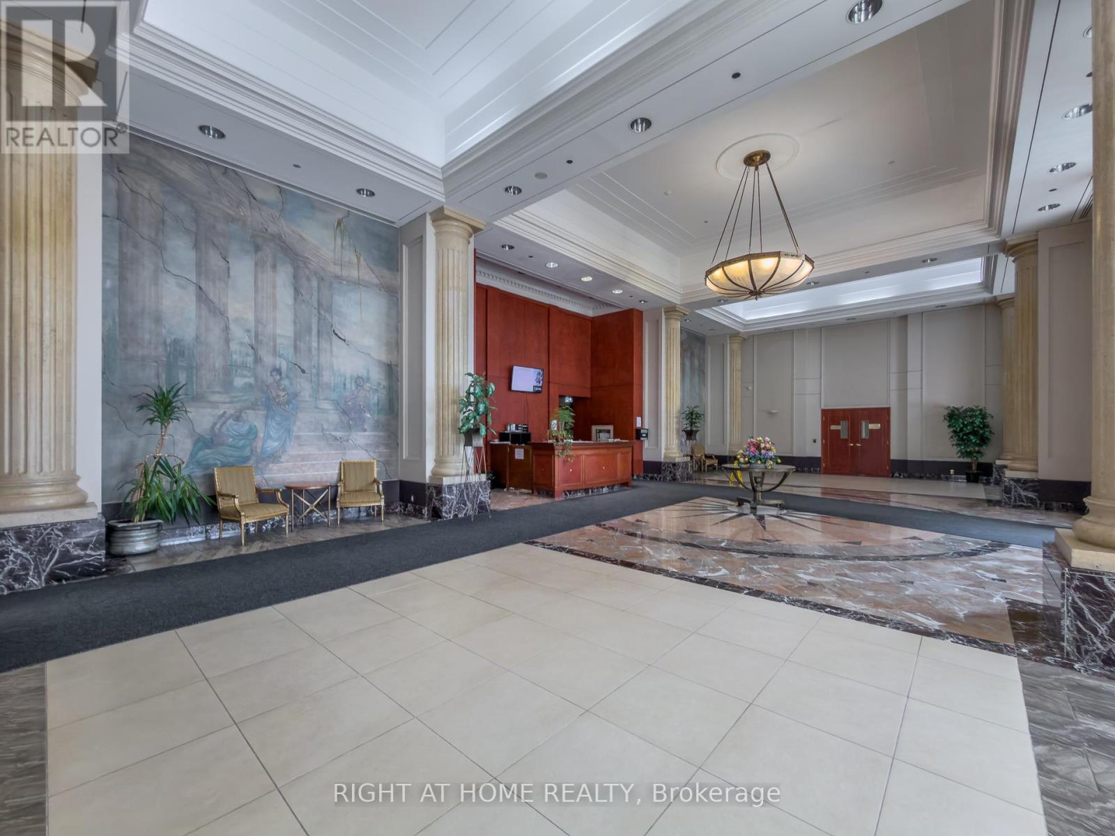 #1008 8 LEE CENTRE DRIVE - 33