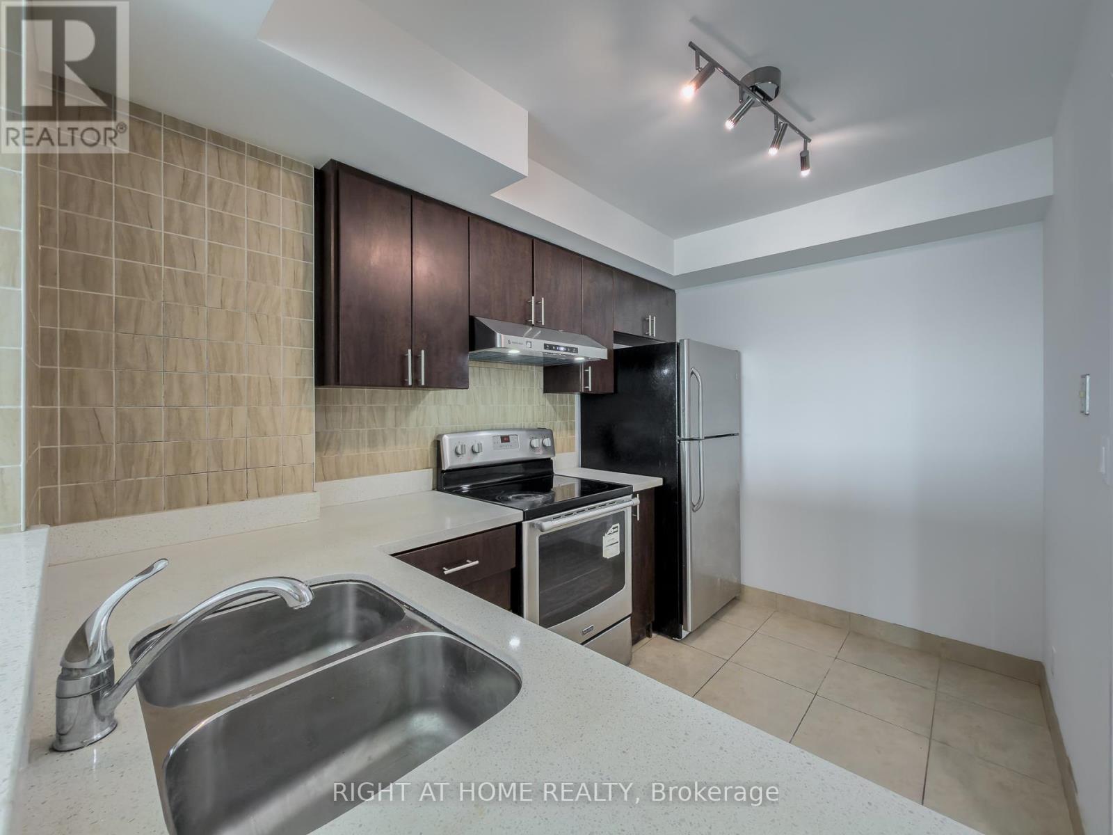 #1008 8 LEE CENTRE DRIVE - 7