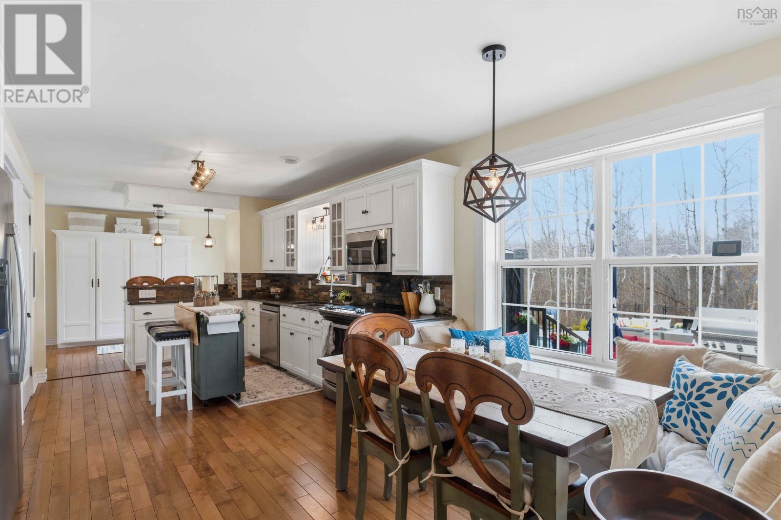 10 Macintosh Street - 11