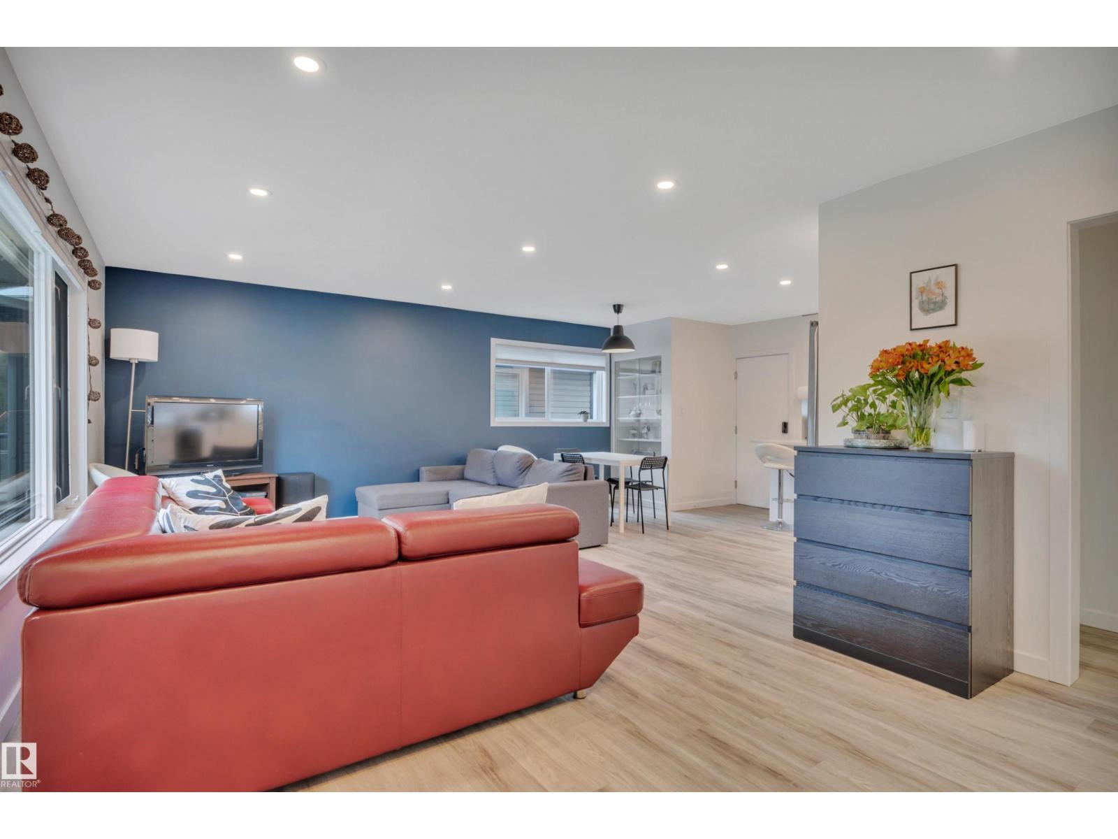 6011 107 ST NW - 11