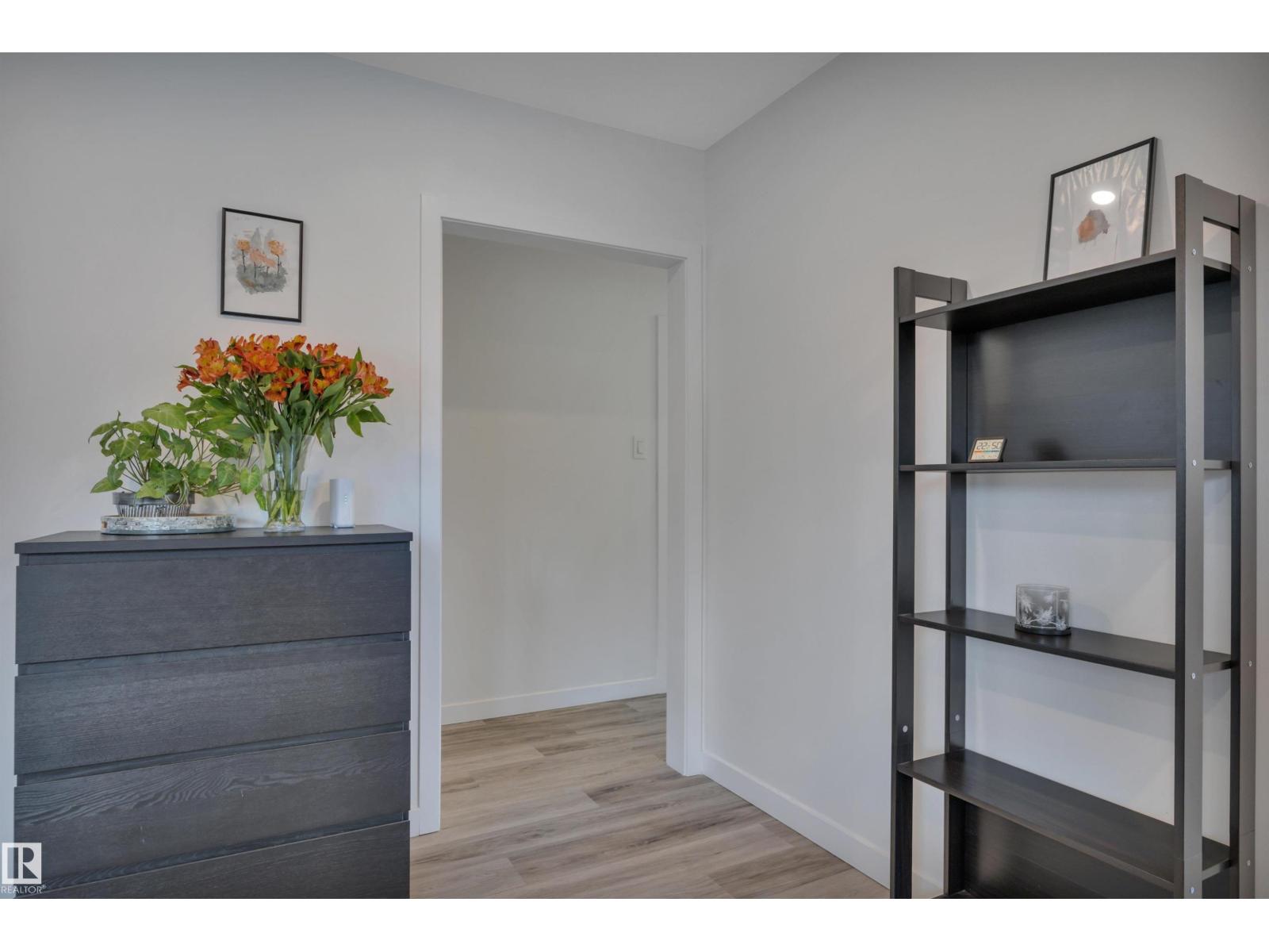 6011 107 ST NW - 16