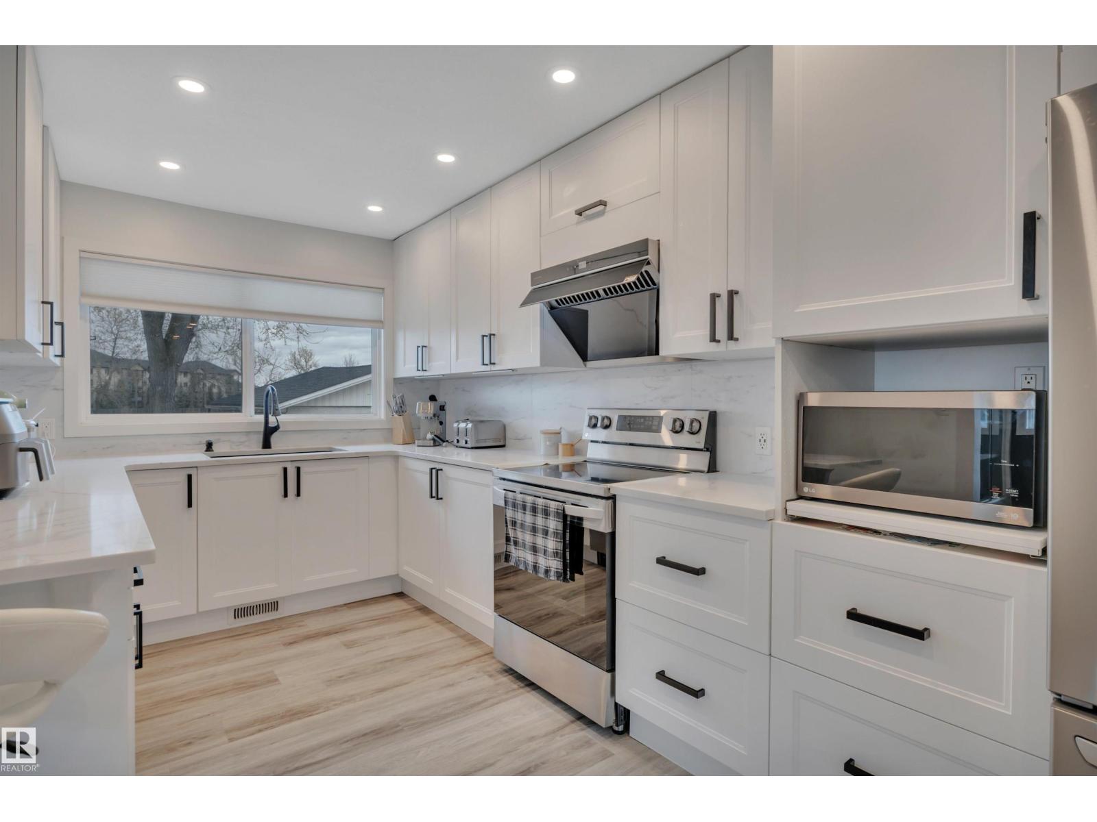 6011 107 ST NW - 3