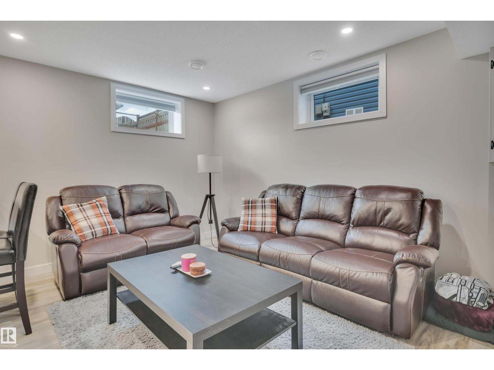 6011 107 ST NW - 32