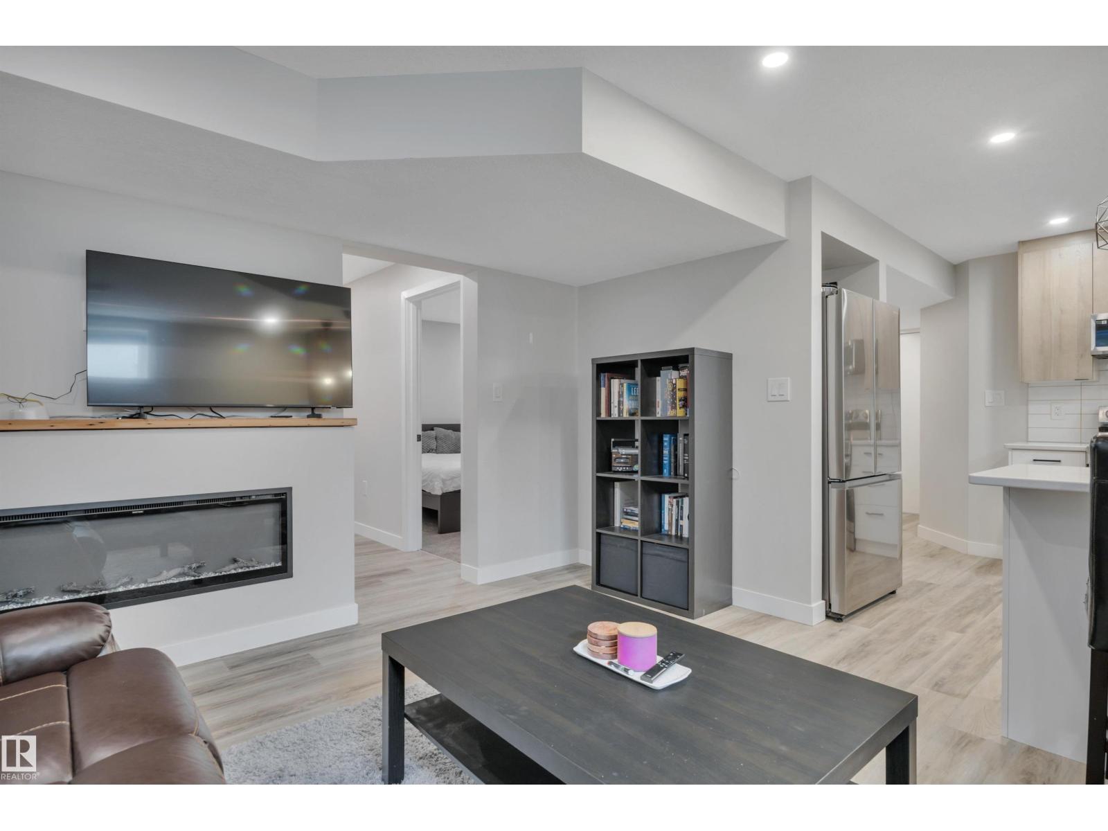 6011 107 ST NW - 33