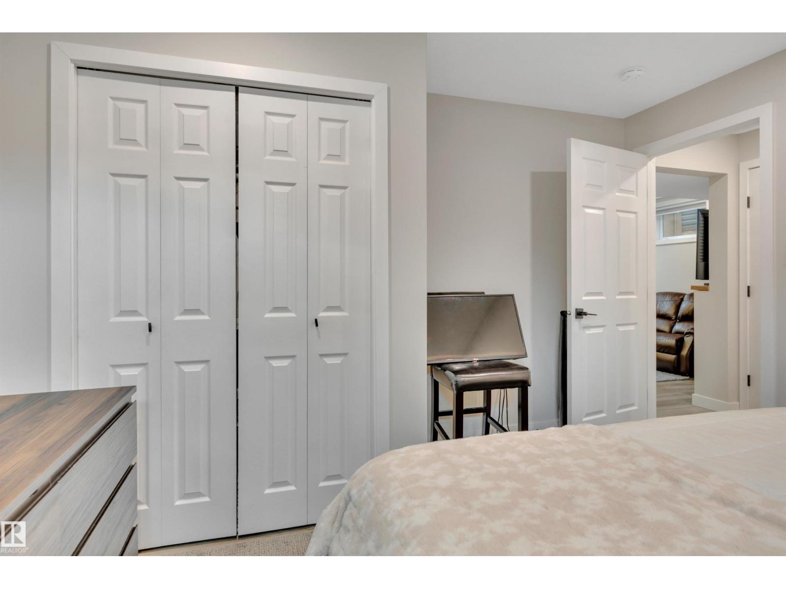 6011 107 ST NW - 38