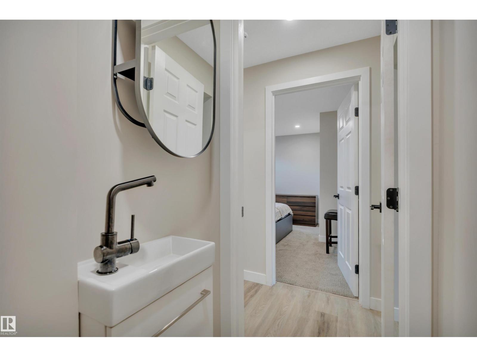 6011 107 ST NW - 40