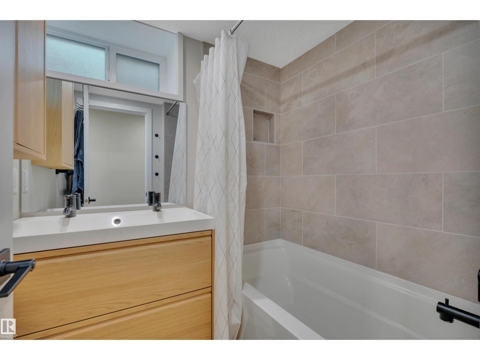 6011 107 ST NW - 42