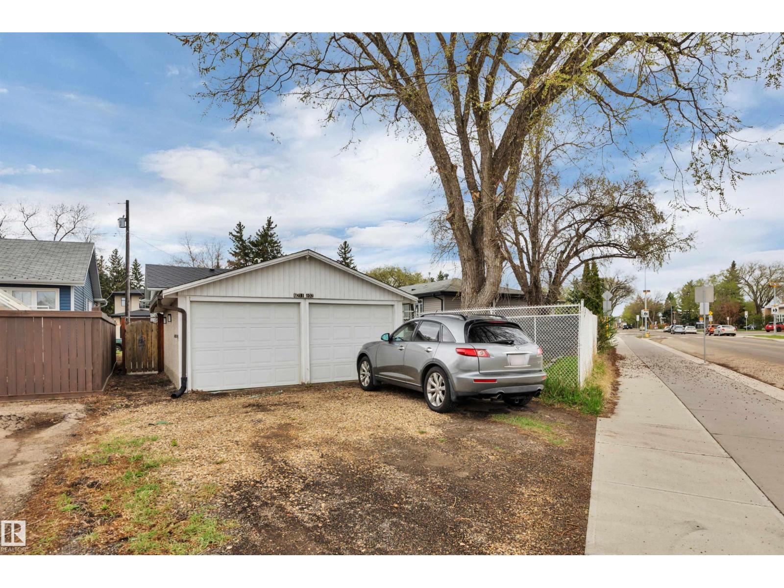 6011 107 ST NW - 54