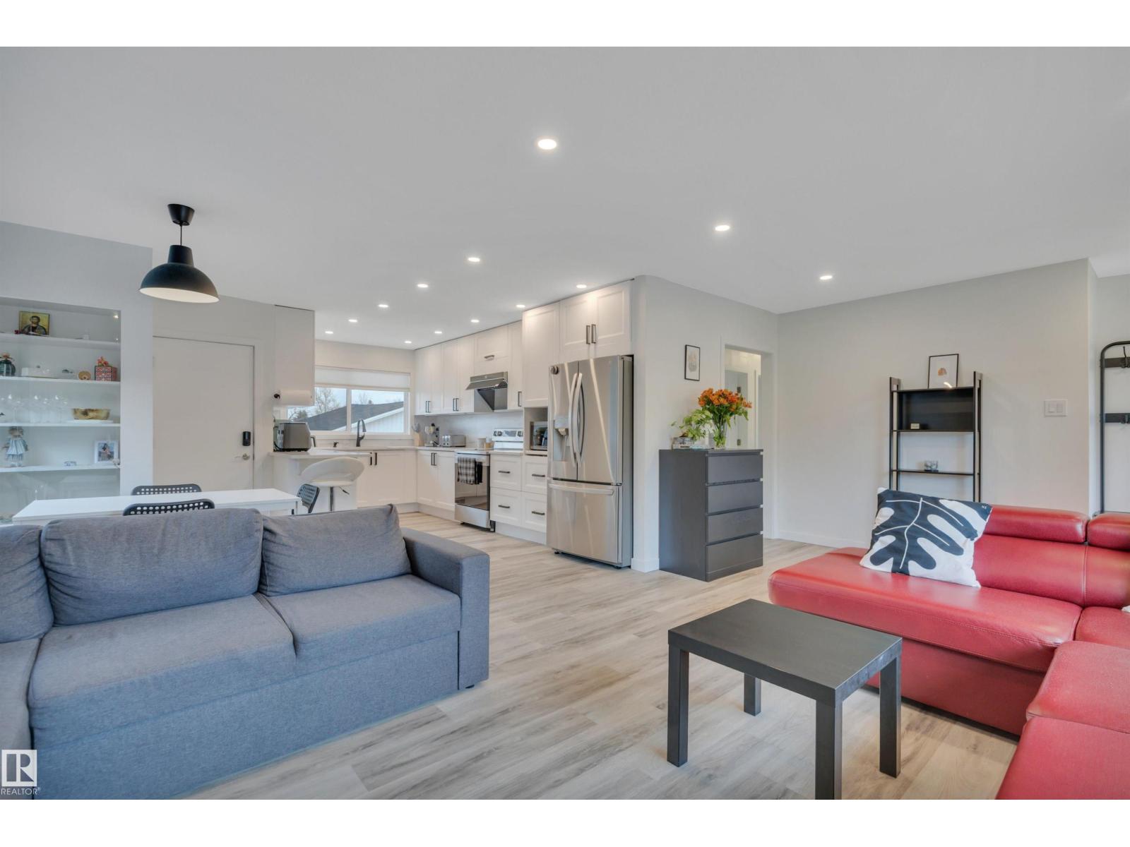 6011 107 ST NW - 8
