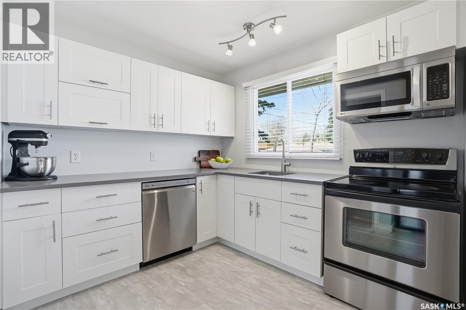 5654 Walker CRESCENT - 10