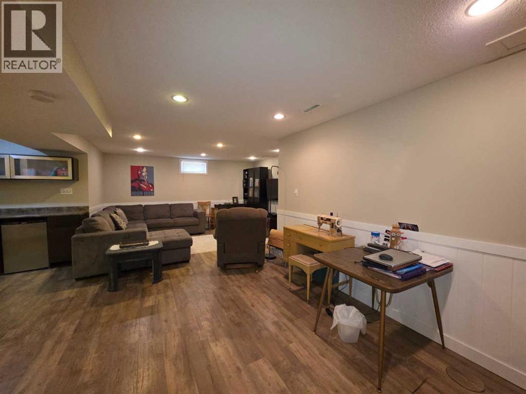 69 Alberta Crescent — photo 14