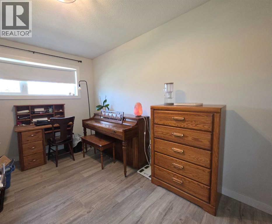 69 Alberta Crescent — photo 9