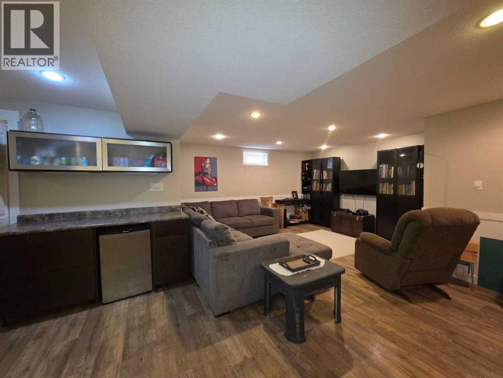 69 Alberta Crescent — photo 11