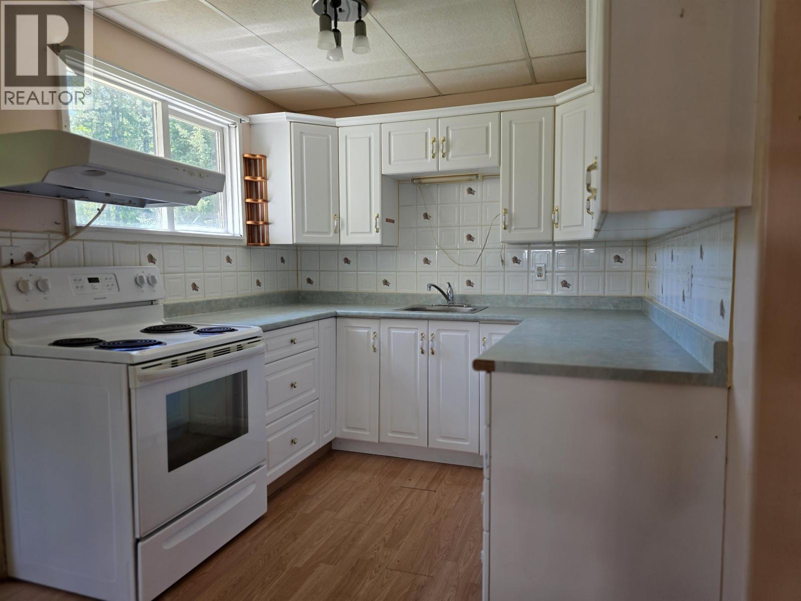 3949 SCHEMENAUR ROAD - 7
