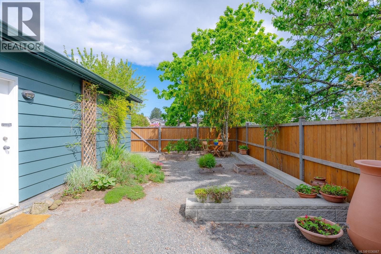 1040 Moyse Cres - 19