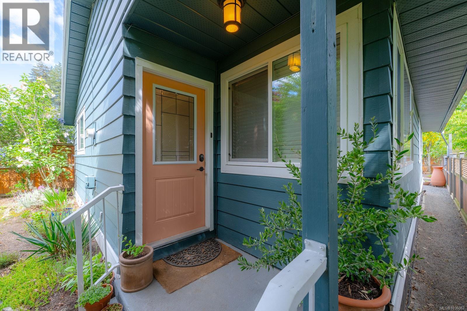 1040 Moyse Cres - 3