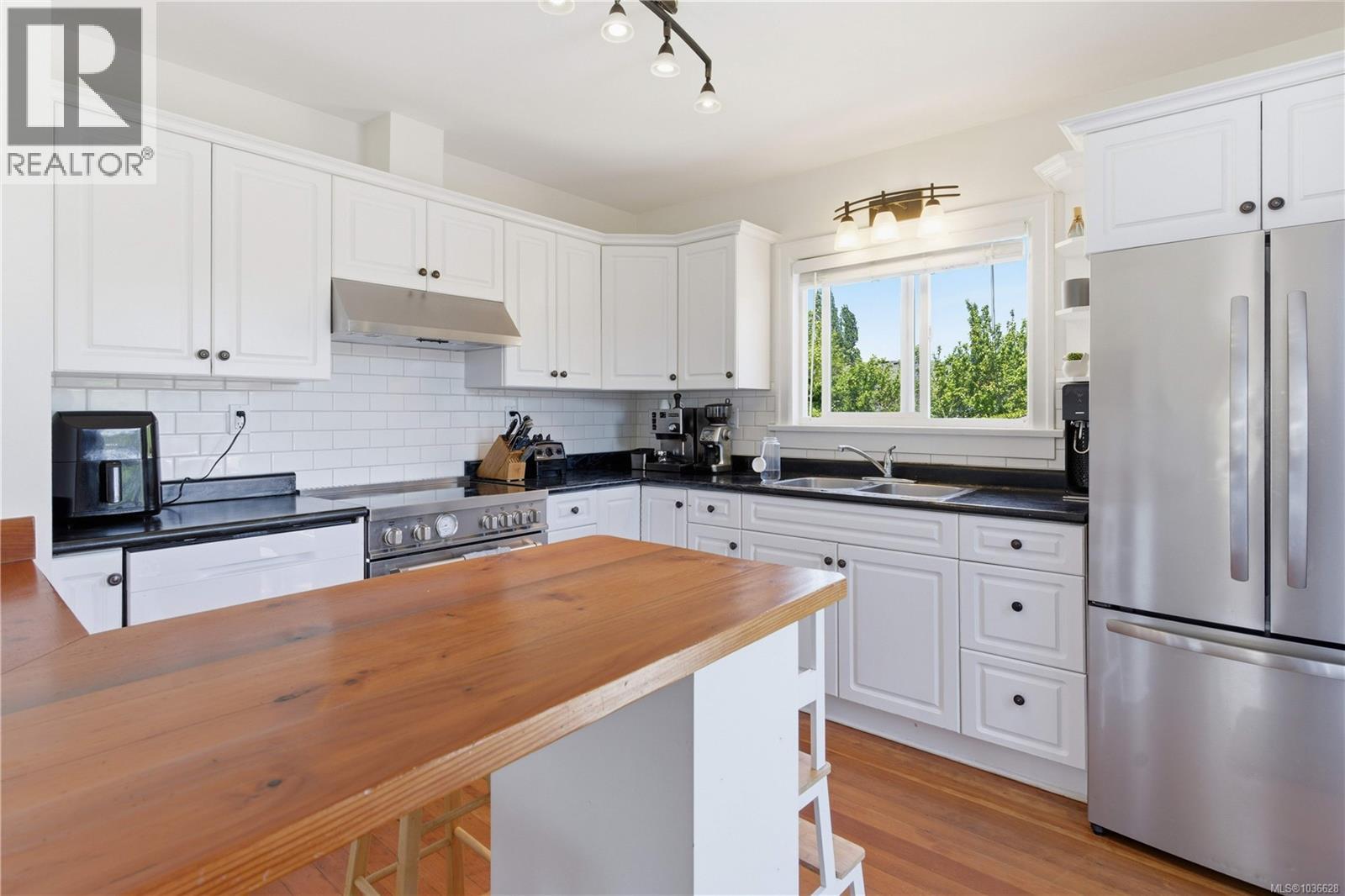930 Lodge Ave - 7