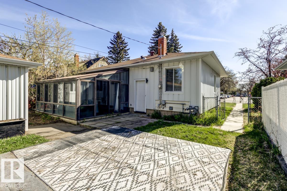9602 90 ST NW - 49