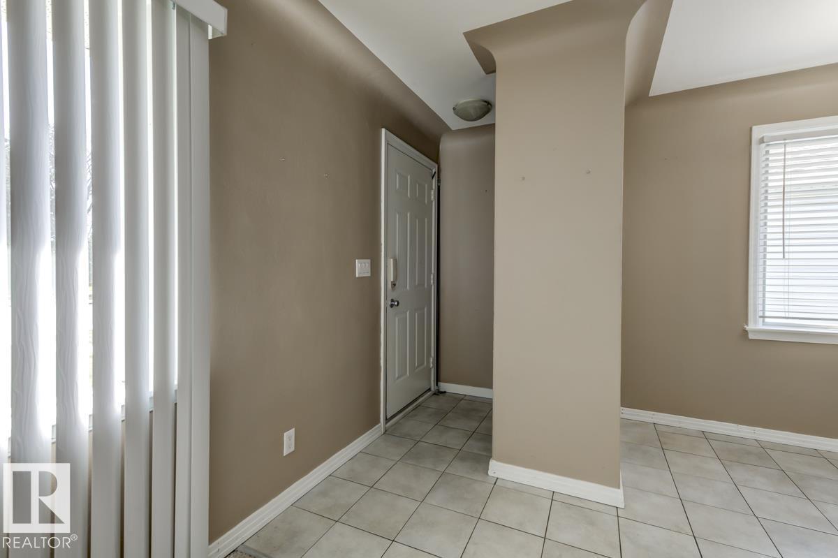 9602 90 ST NW - 16