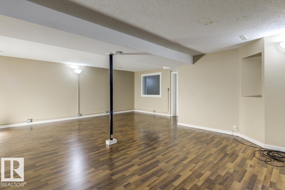 9602 90 ST NW - 44